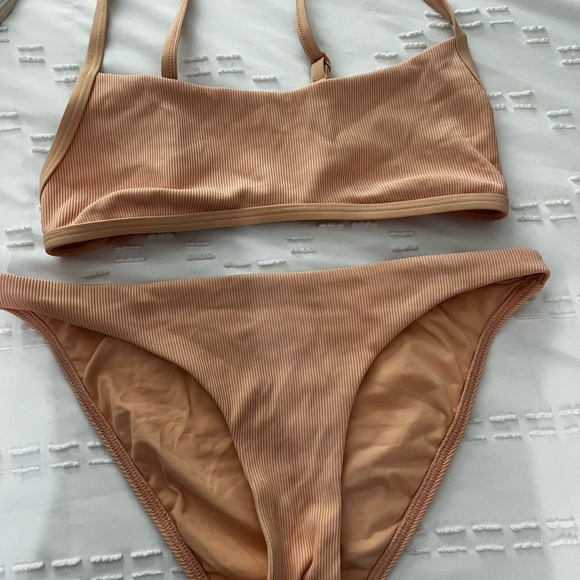 L space bikini - Picture 2 of 4